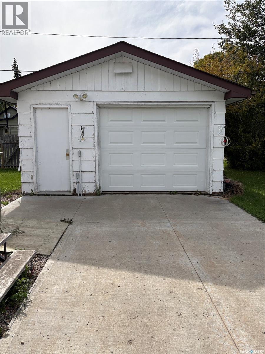 111 4th Avenue W Property Photo 6