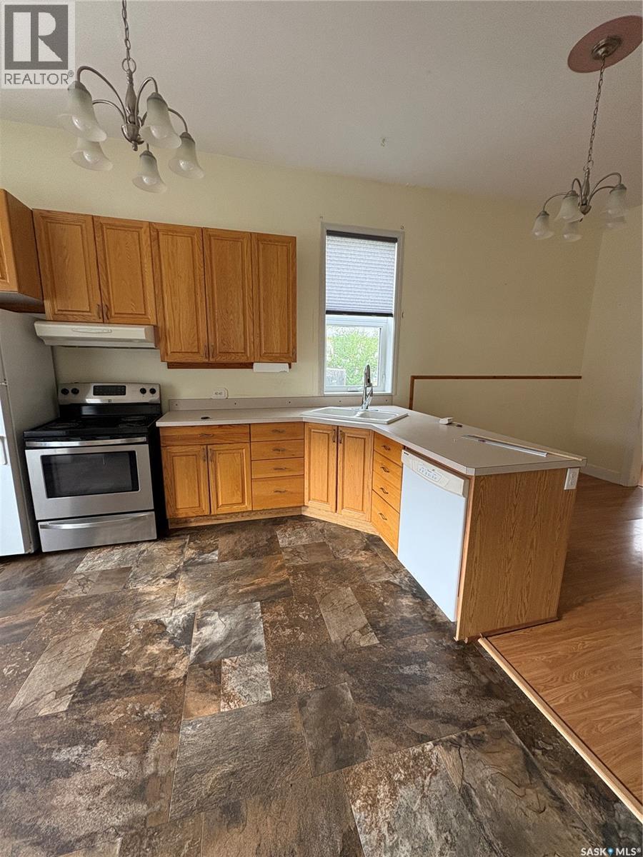 111 4th Avenue W Property Photo 8
