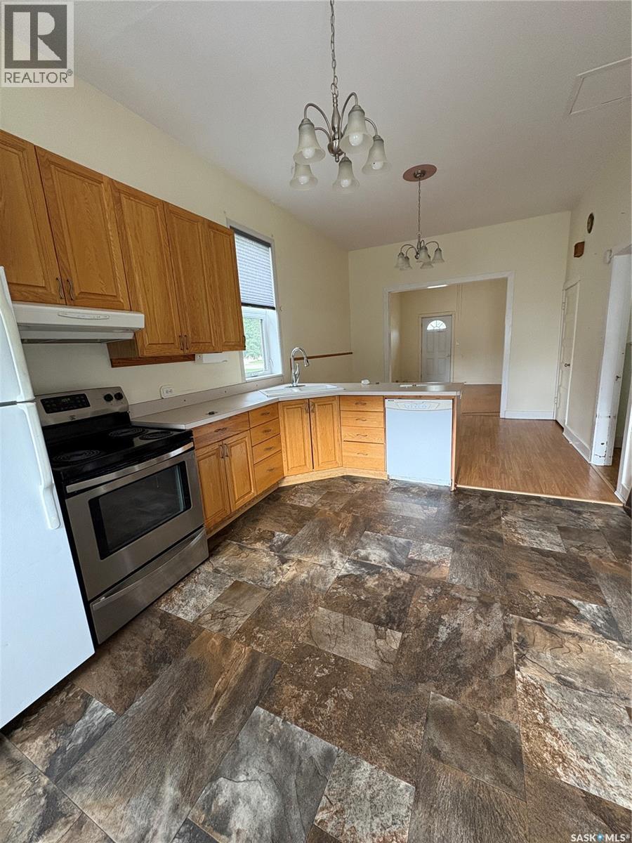 111 4th Avenue W Property Photo 9