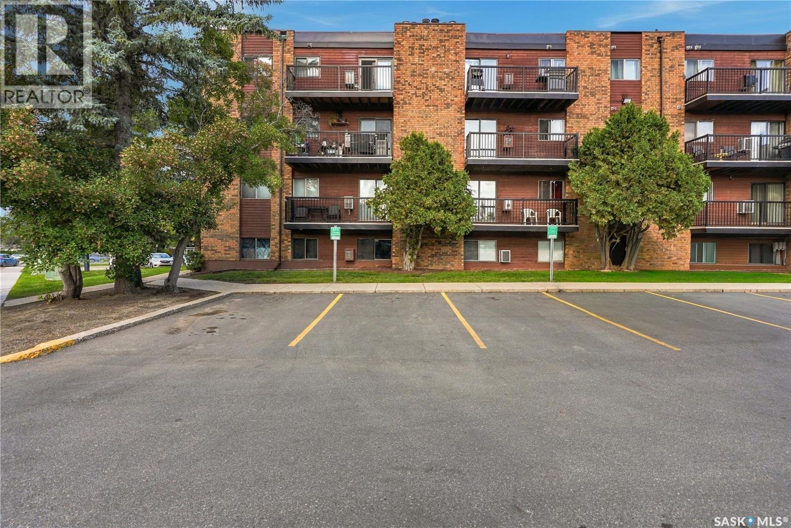 305 802a Kingsmere Boulevard Property Photo 1