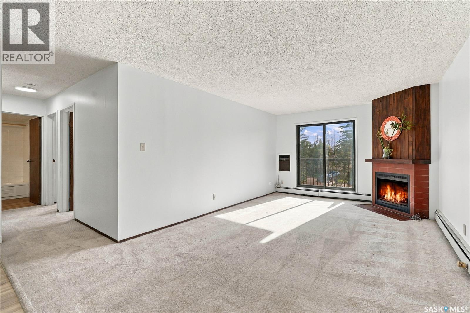 305 802a Kingsmere Boulevard Property Photo 1