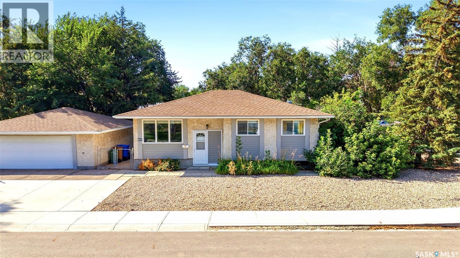 87 Vernon Crescent Property Photo 1