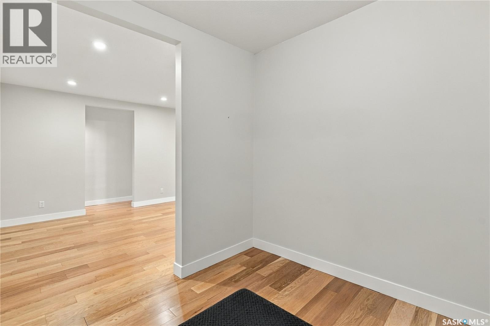 3231 Robinson Street Property Photo 4