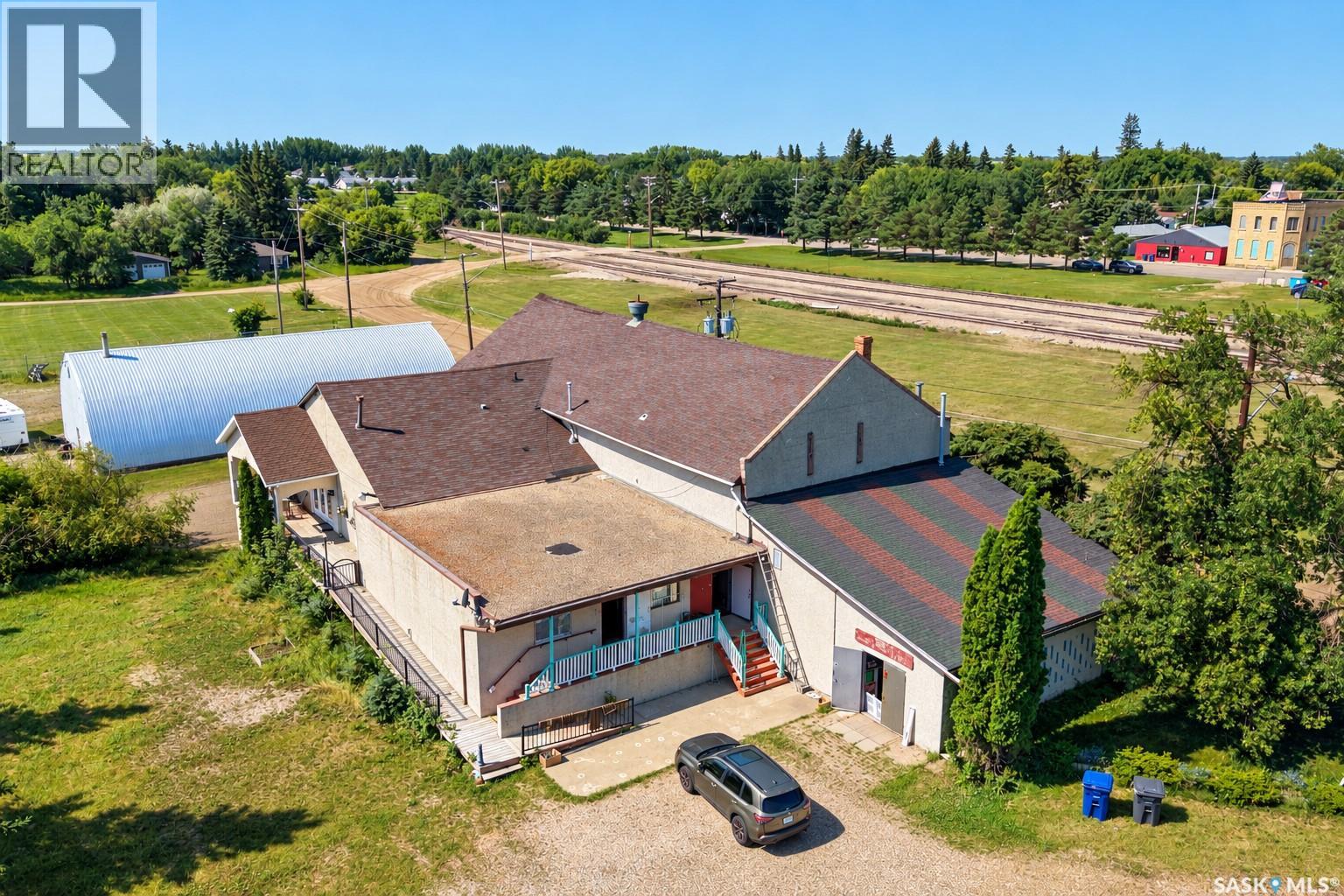 711 Railway Avenue E Property Photo 1