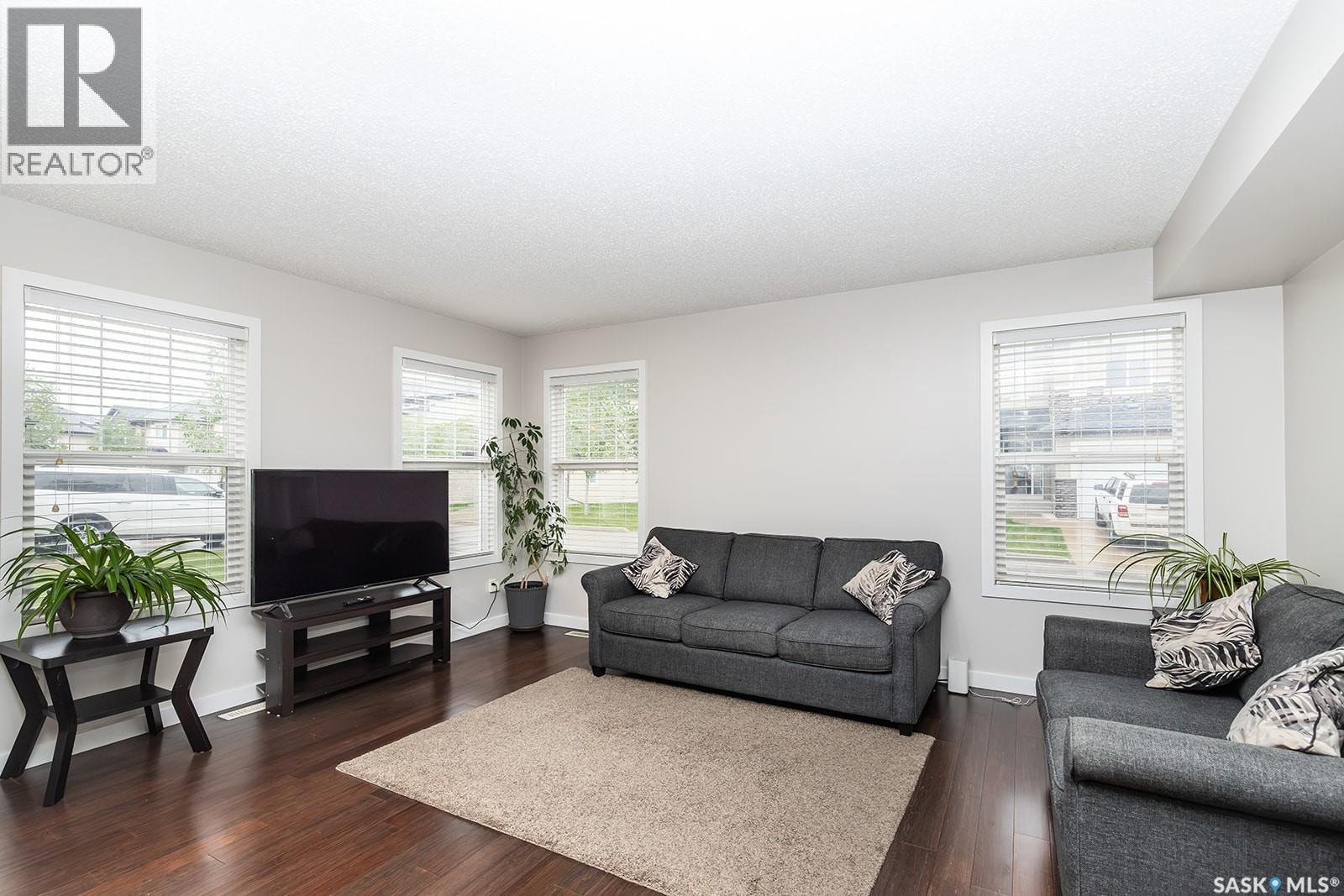 211 410 Ledingham Way Property Photo 6
