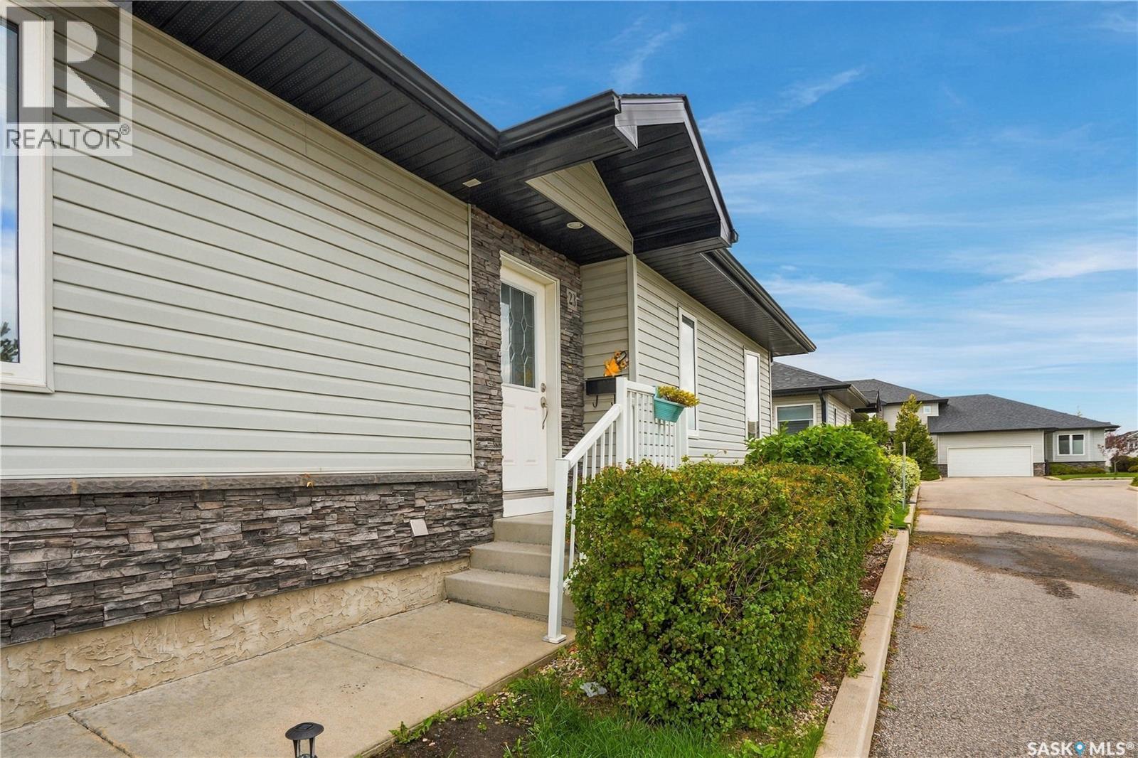 23 547 East Hampton Boulevard Property Photo 5