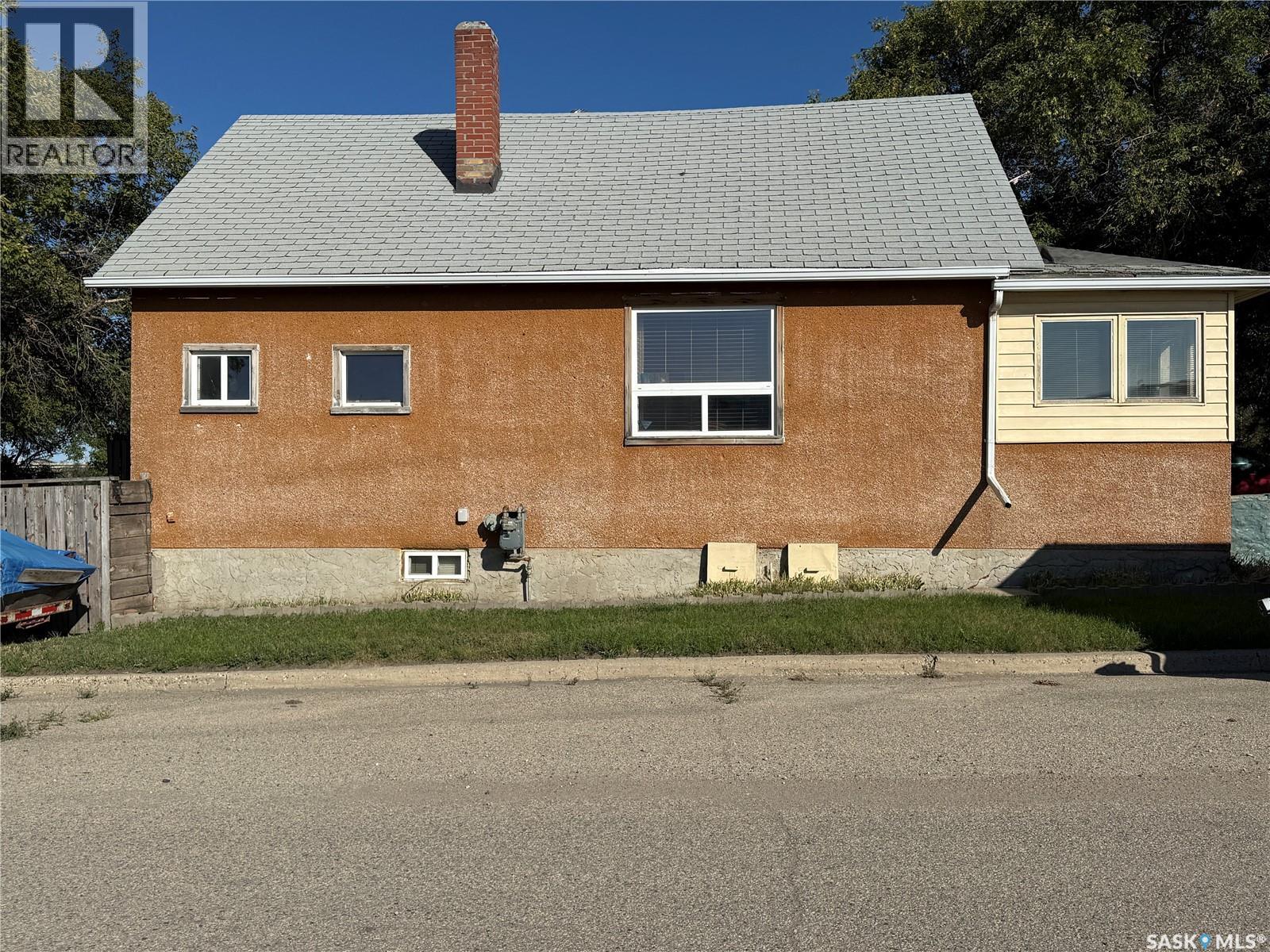 580 Maple STREET W Property Photo 1
