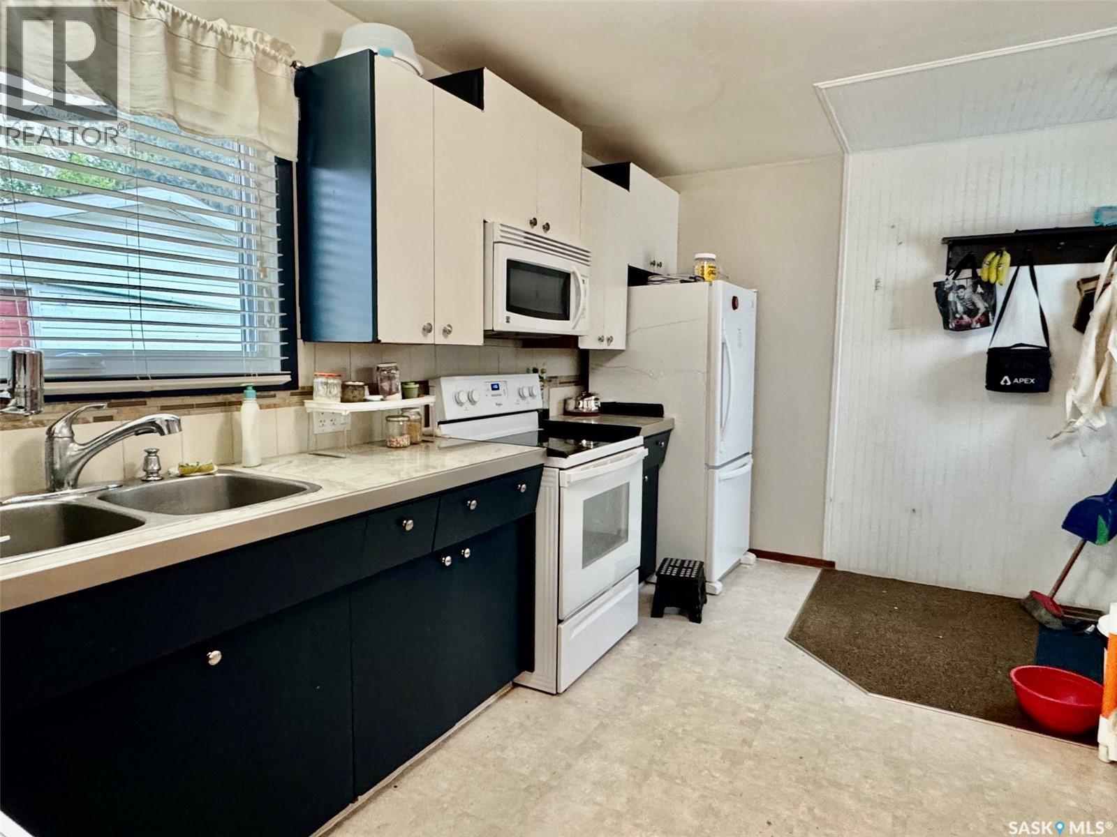 611 6th Street Property Photo 3
