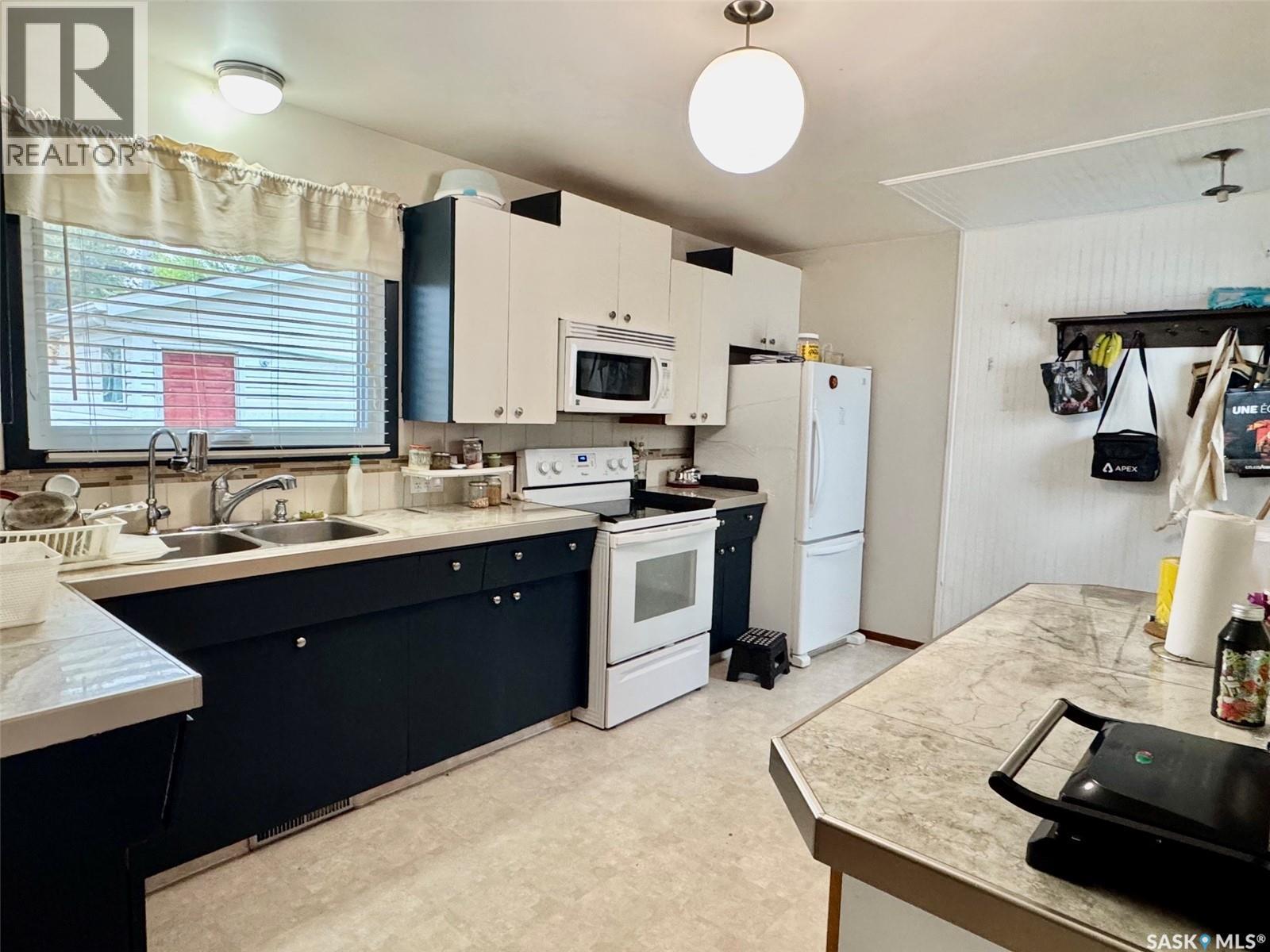 611 6th Street Property Photo 4