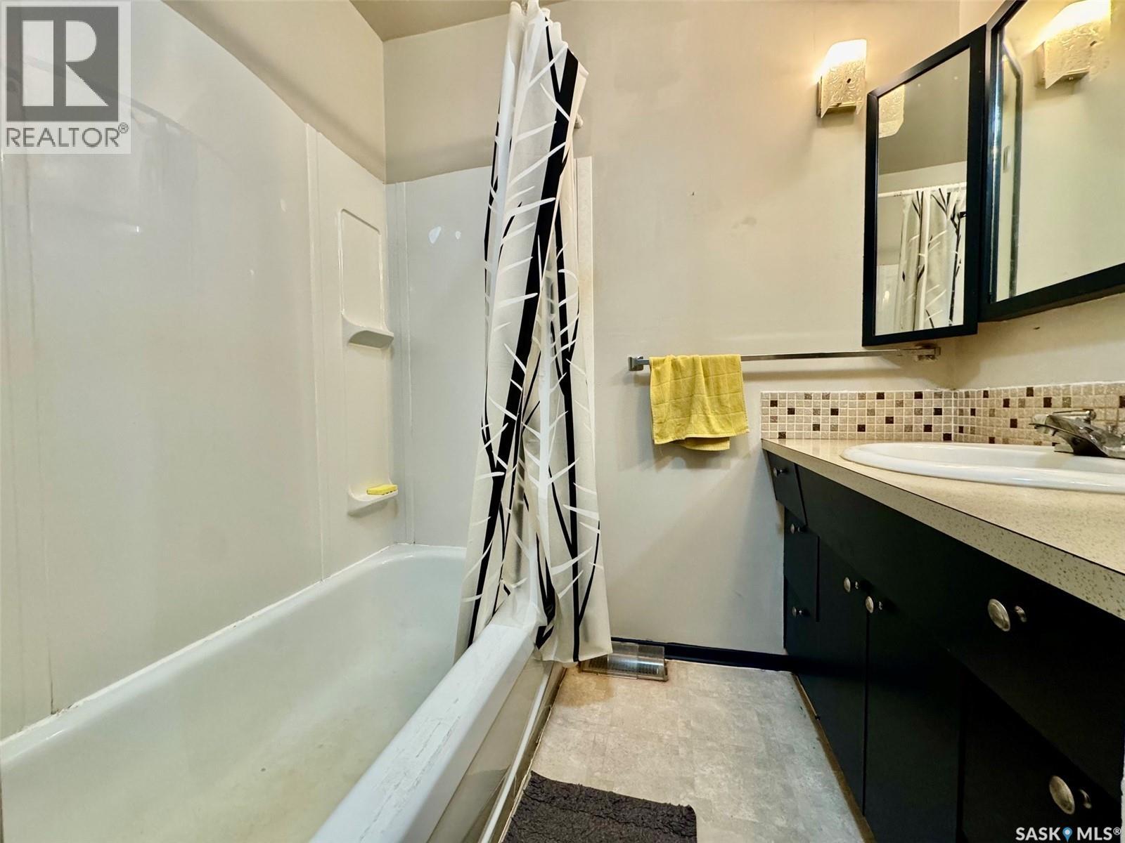 611 6th Street Property Photo 8