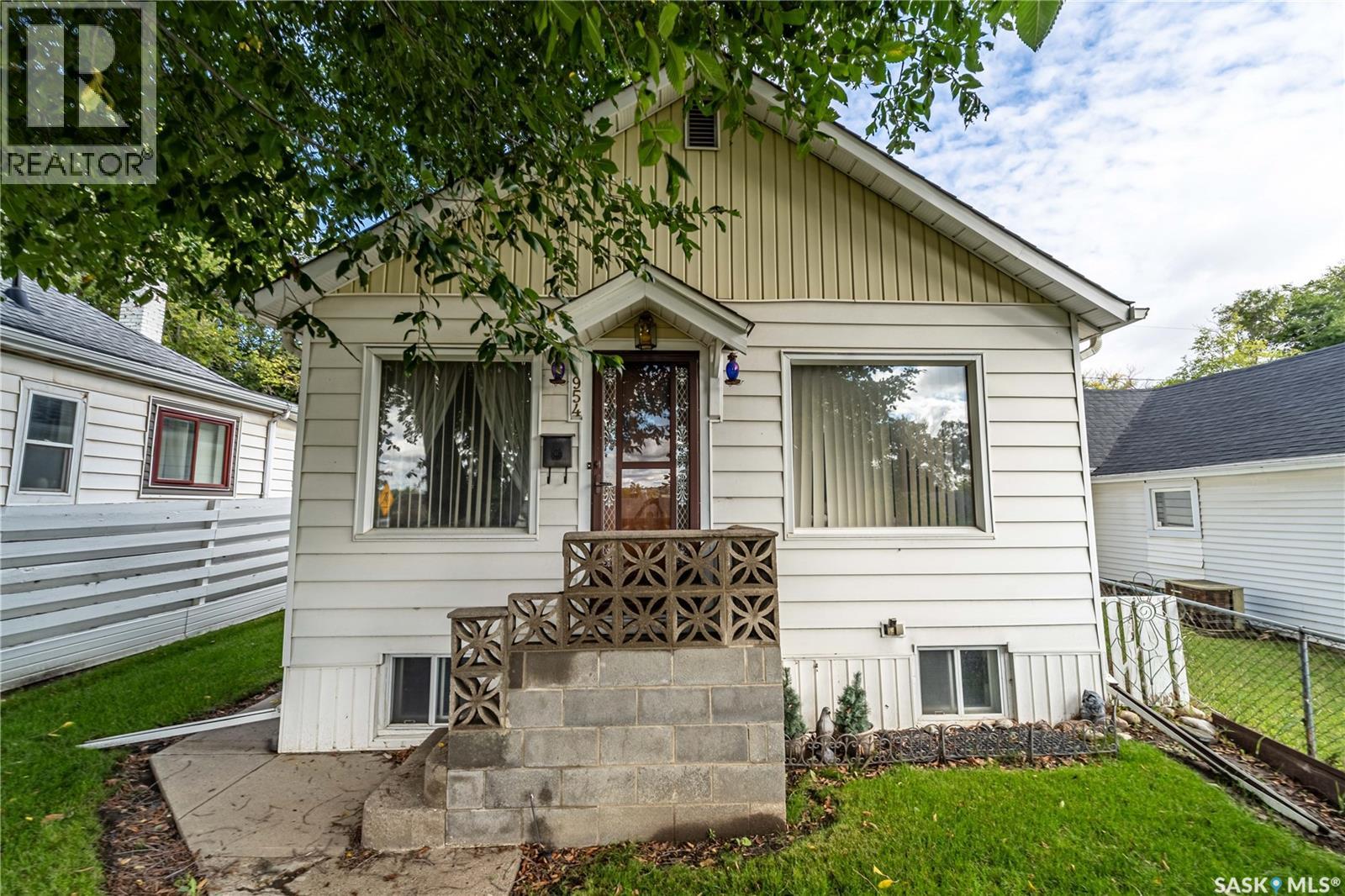 954 Hochelaga Street W Property Photo 1
