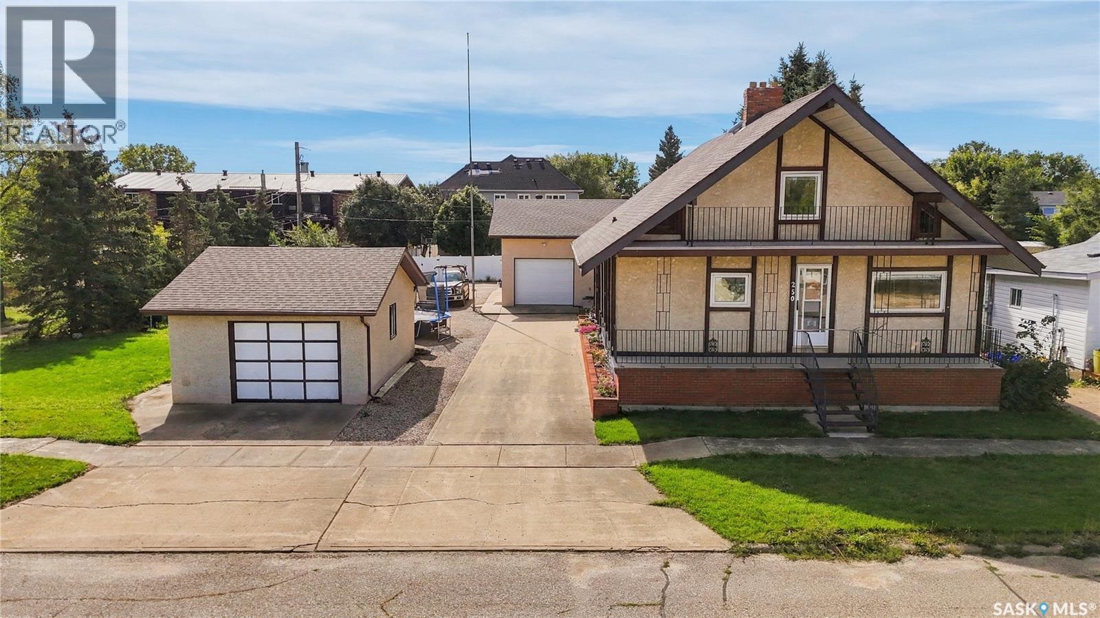 250 3rd AVENUE E Property Photo 1