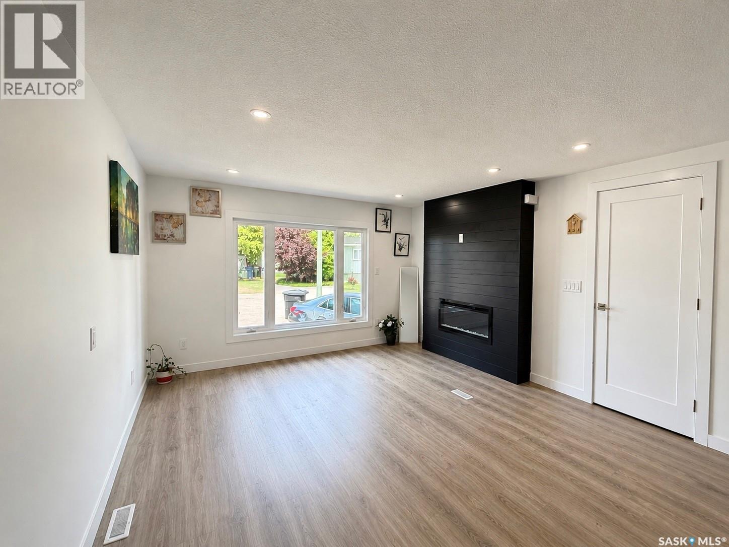 60 1035 Boychuk Drive Property Photo 7