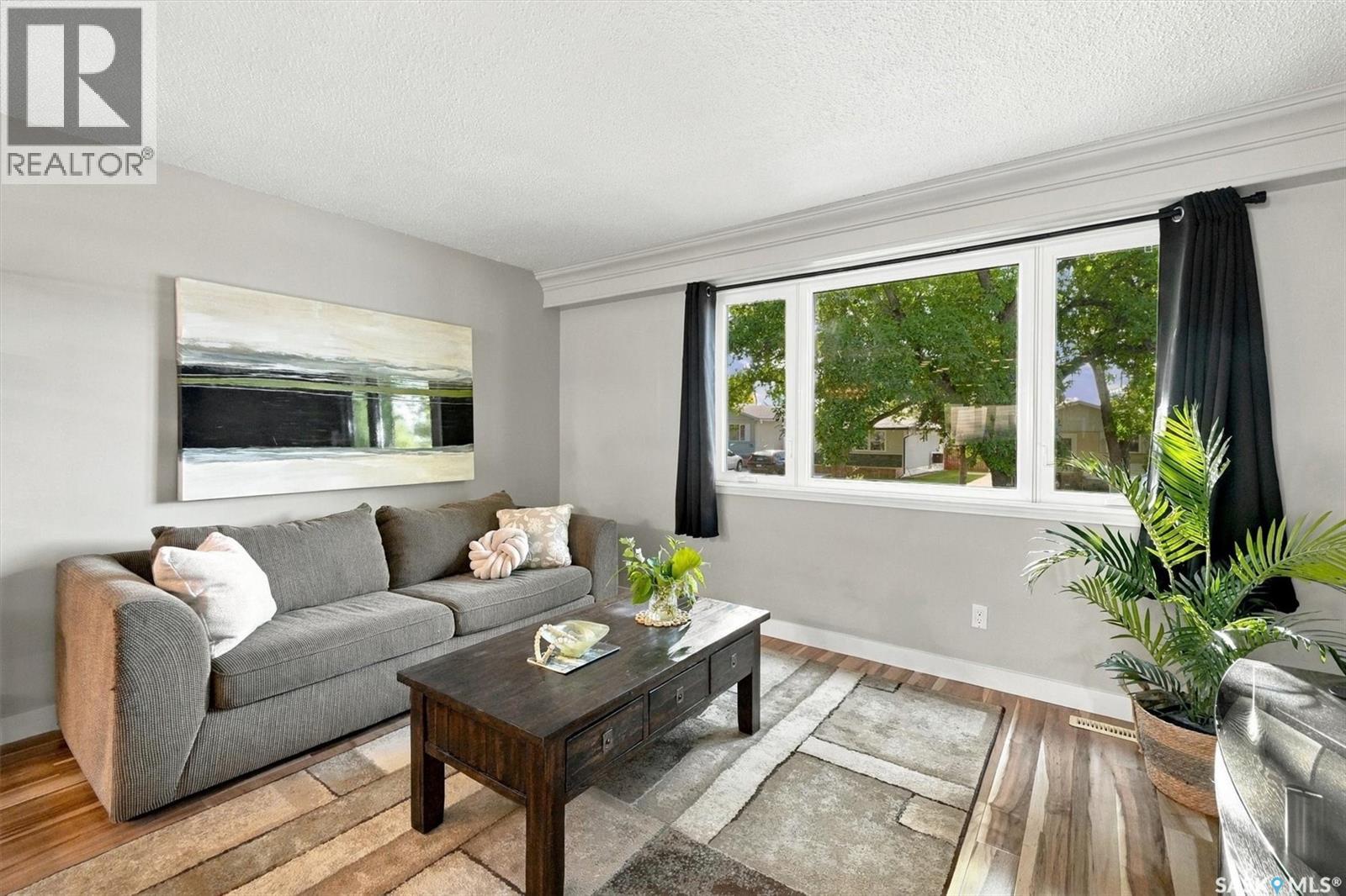 134 Ross Crescent Property Photo 4