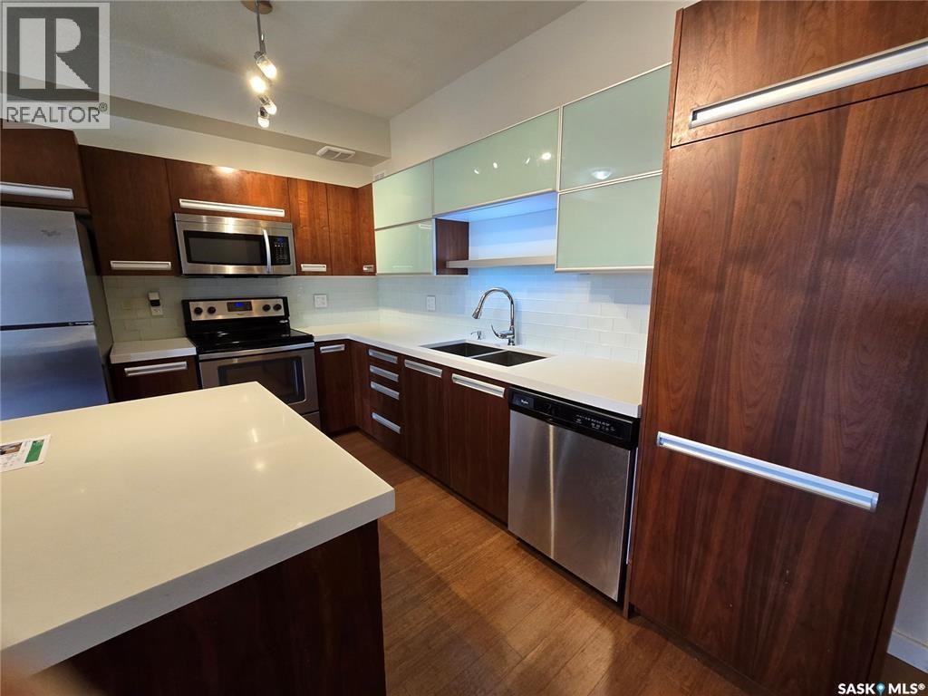 1610 1015 Patrick Crescent Property Photo 1