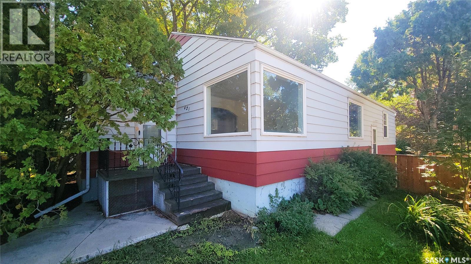 421 29th STREET W Property Photo 1