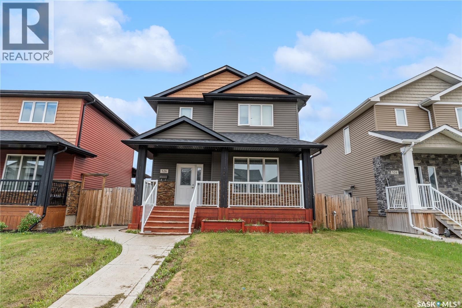 526 Maple Crescent Property Photo 2
