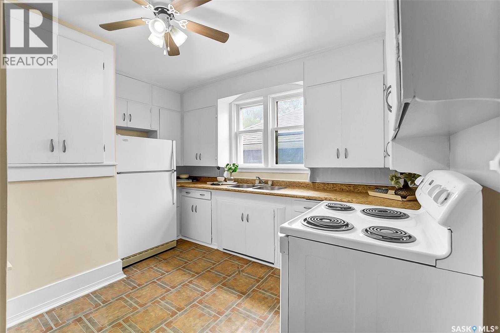 114 Main Street E Property Photo 16