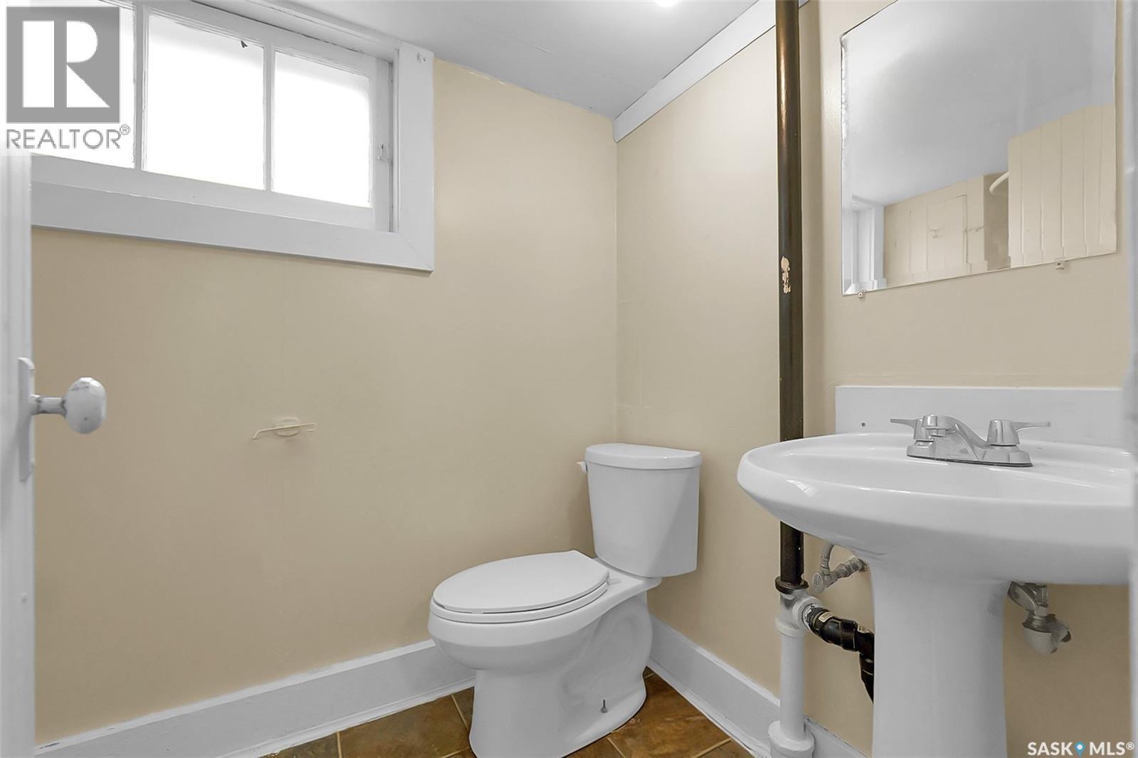 114 Main Street E Property Photo 32