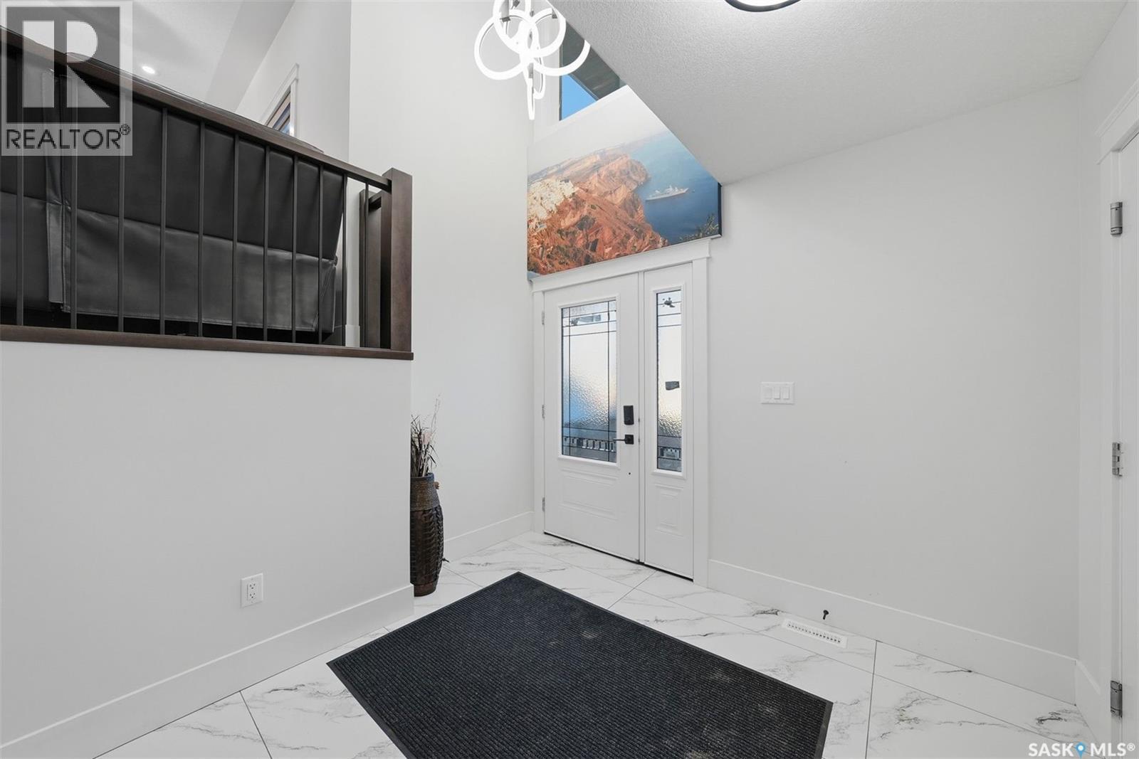 718 Weir Crescent Property Photo 2