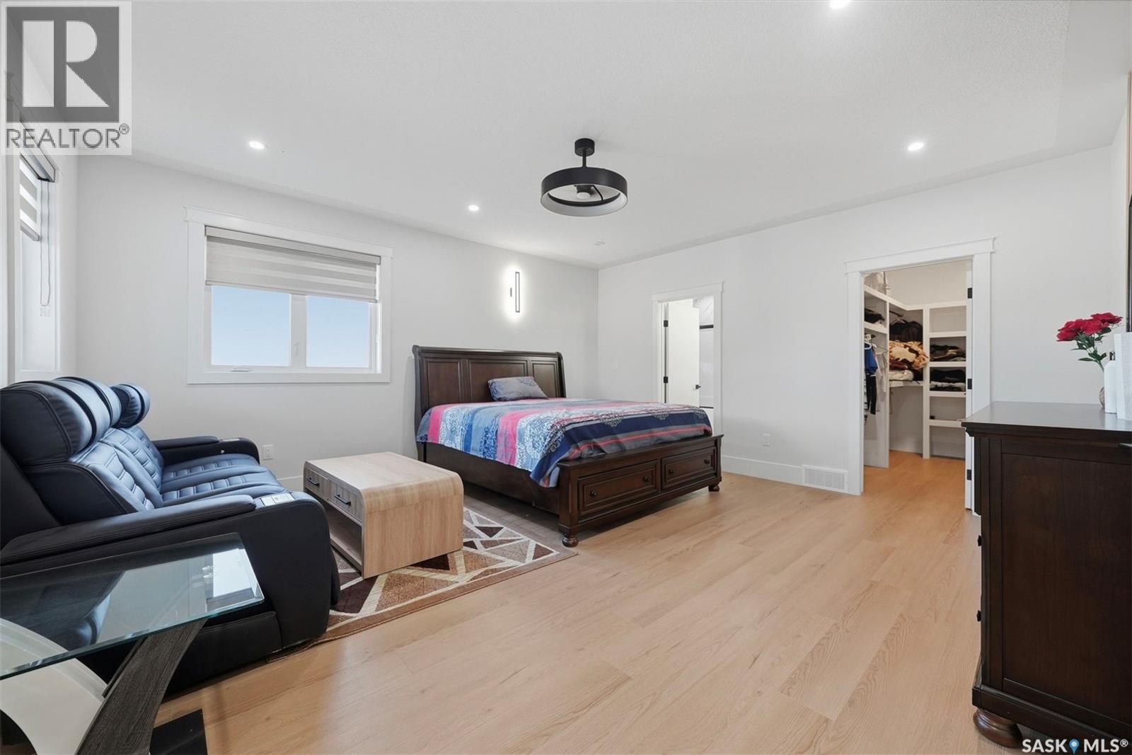718 Weir Crescent Property Photo 19
