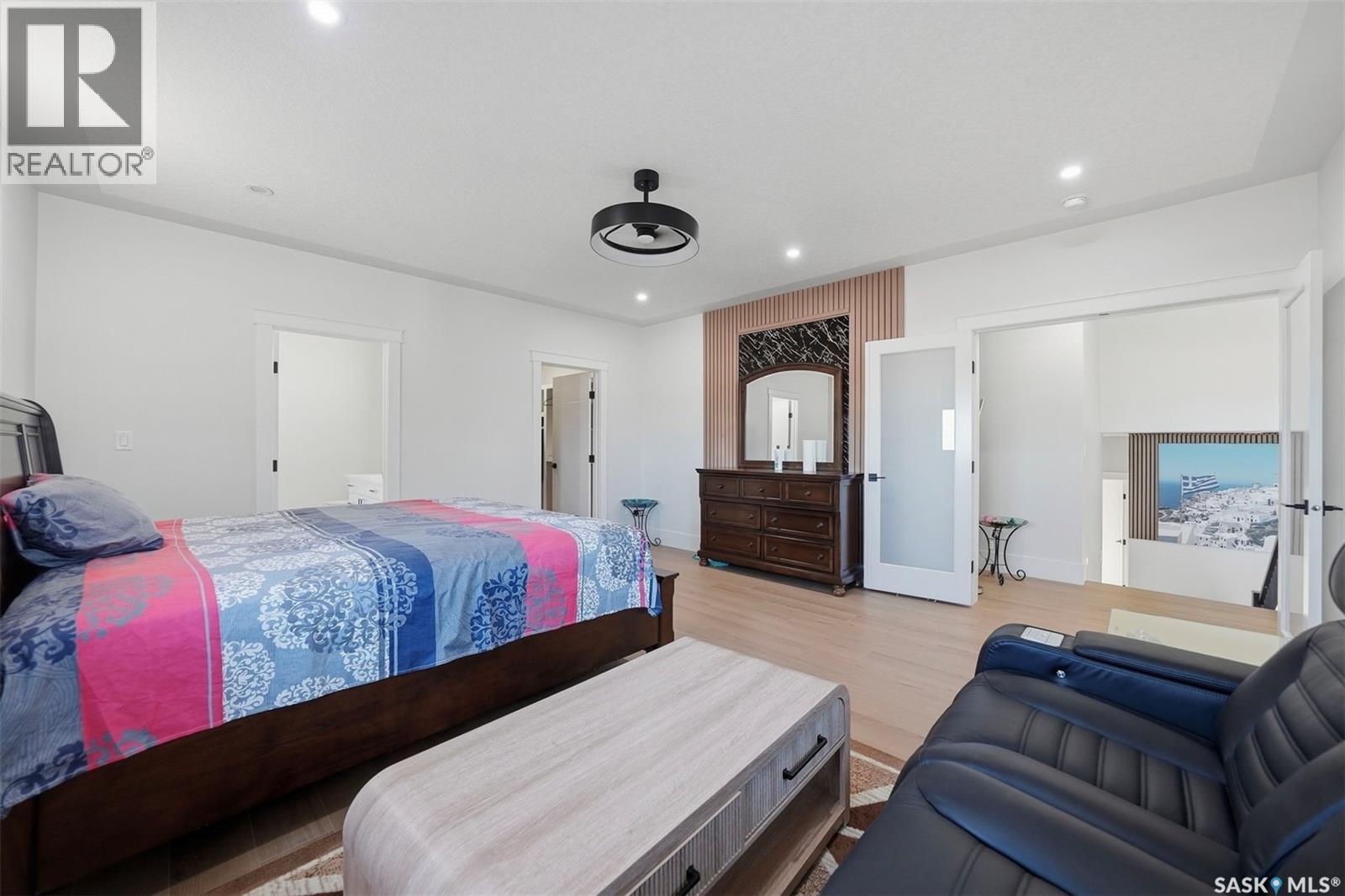 718 Weir Crescent Property Photo 20