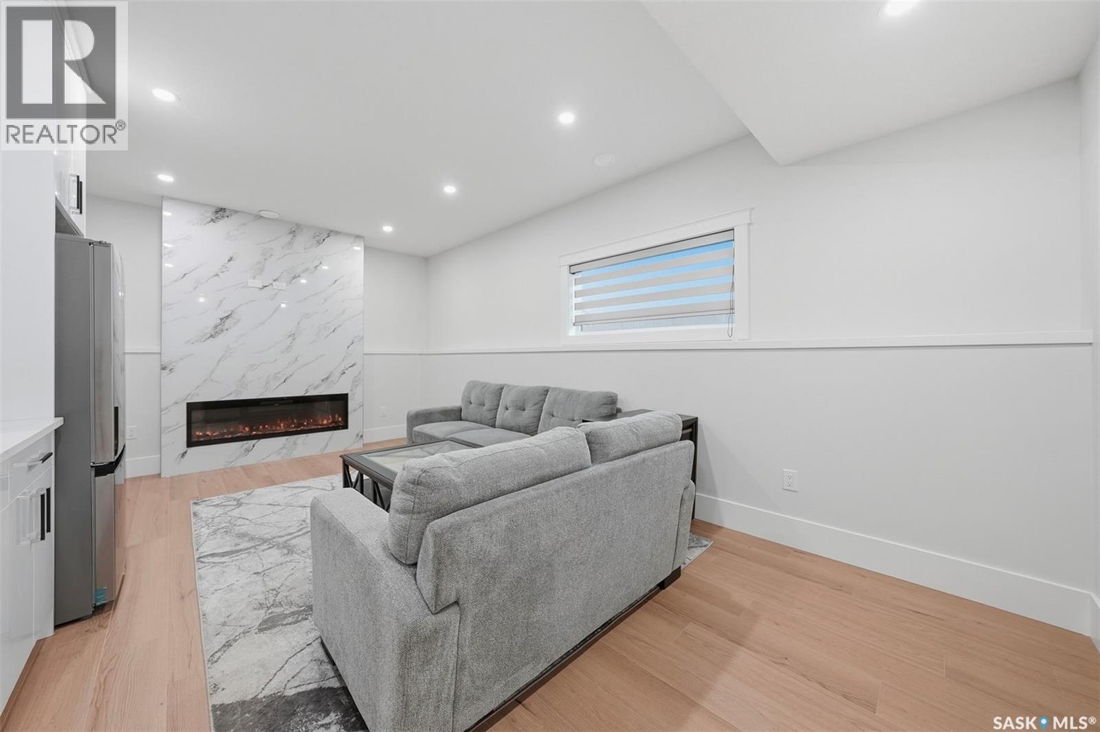 718 Weir Crescent Property Photo 26