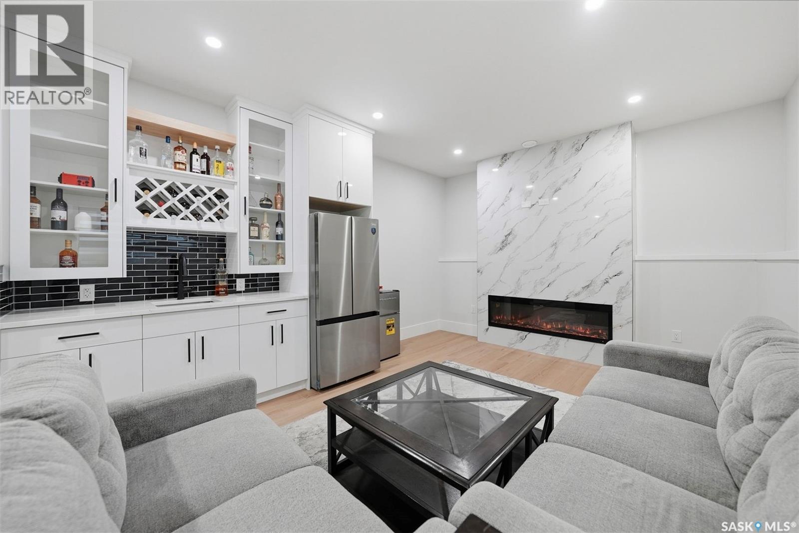 718 Weir Crescent Property Photo 28