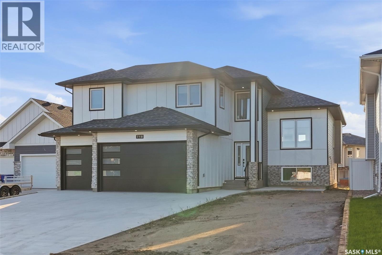 718 Weir Crescent Property Photo 46
