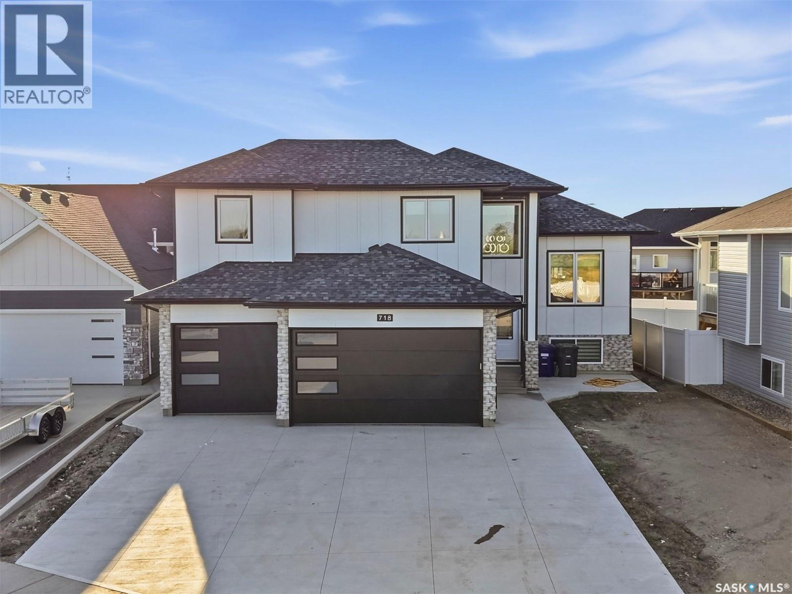 718 Weir Crescent Property Photo 49