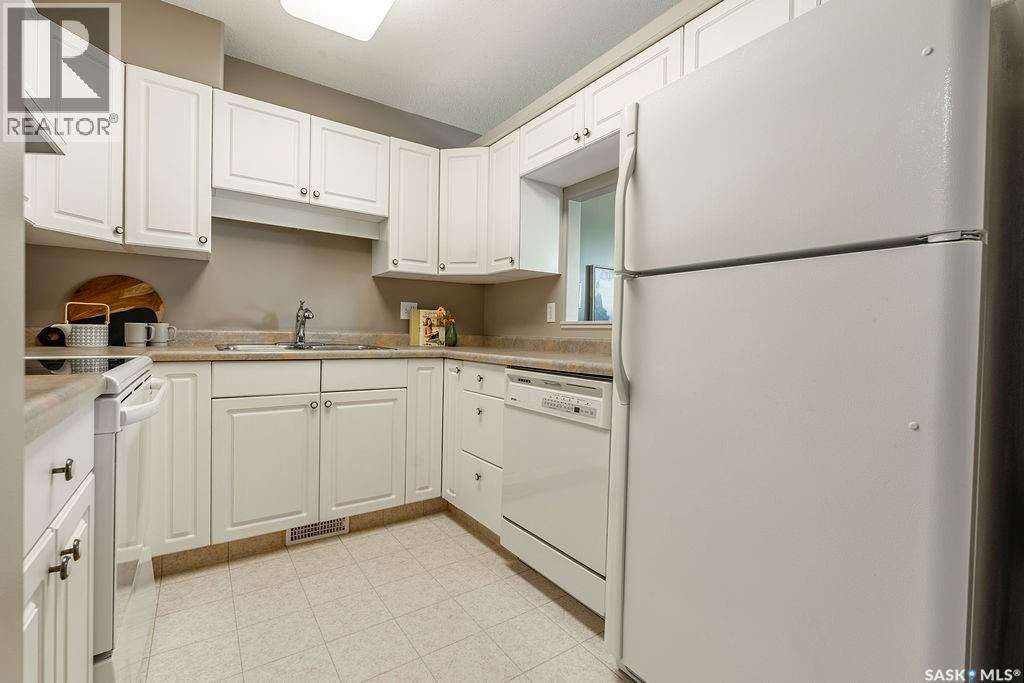 5 102 Willow Street Property Photo 9