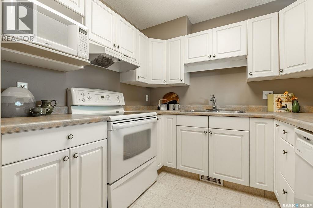 5 102 Willow Street Property Photo 11