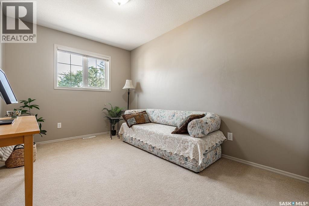 5 102 Willow Street Property Photo 17