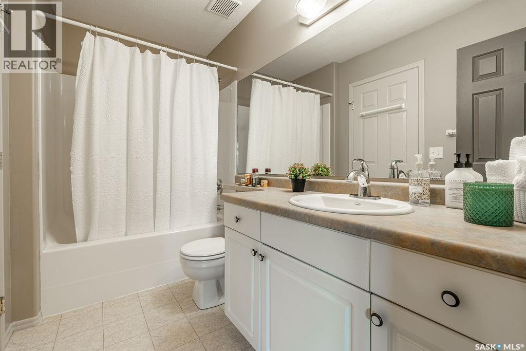 5 102 Willow Street Property Photo 23