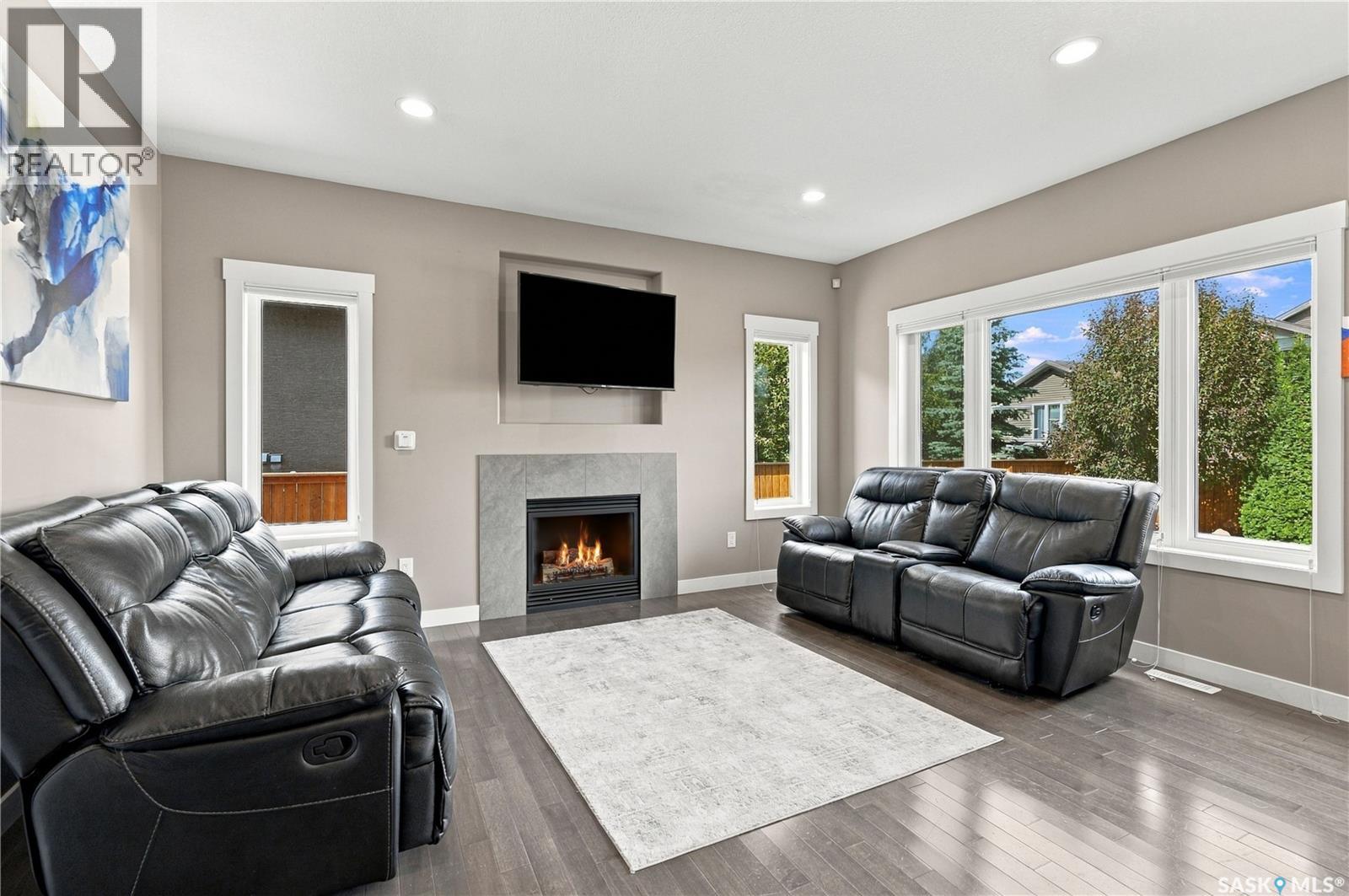 411 Hastings Crescent Property Photo 15
