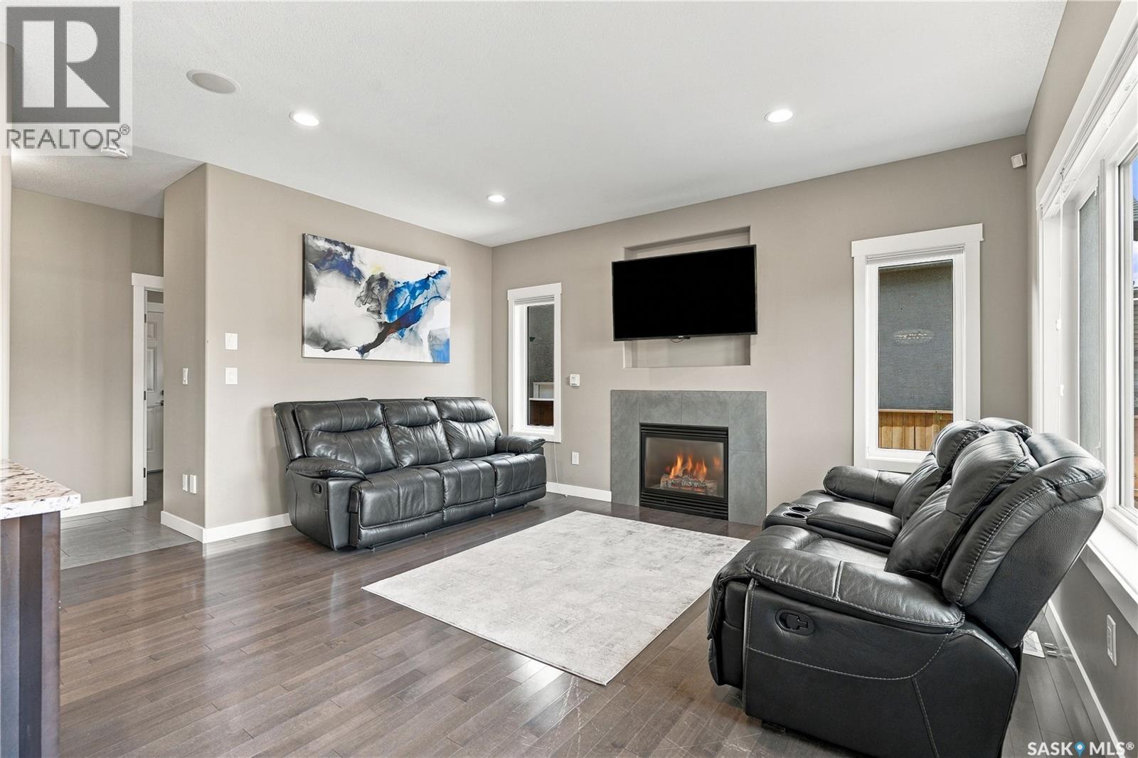 411 Hastings Crescent Property Photo 16