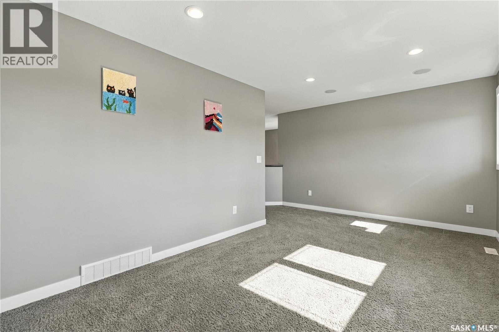 411 Hastings Crescent Property Photo 31
