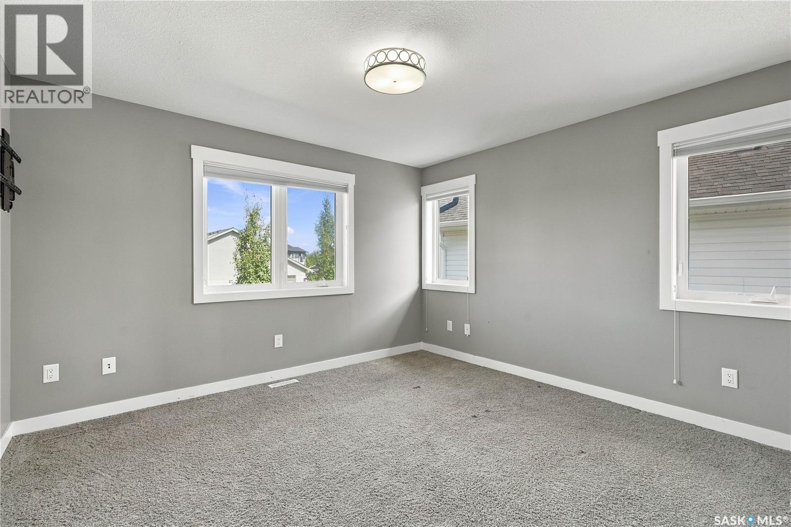 411 Hastings Crescent Property Photo 36