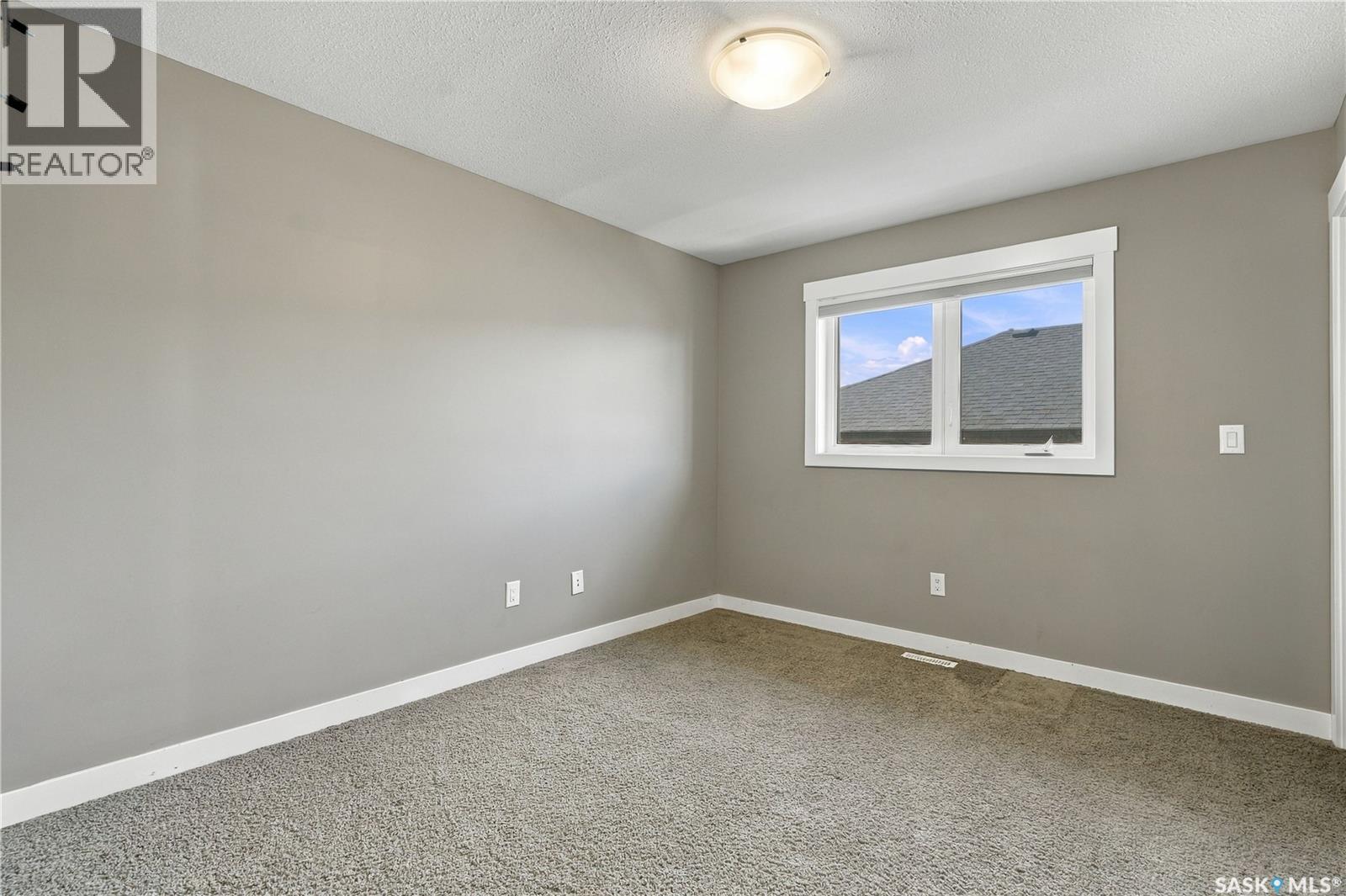 411 Hastings Crescent Property Photo 41