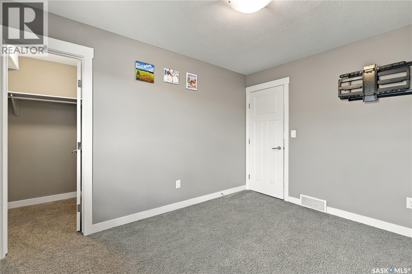 411 Hastings Crescent Property Photo 42