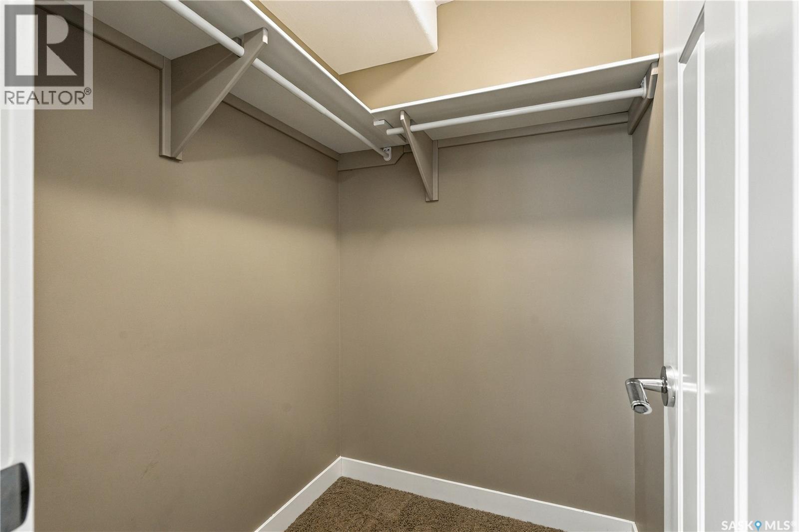 411 Hastings Crescent Property Photo 43