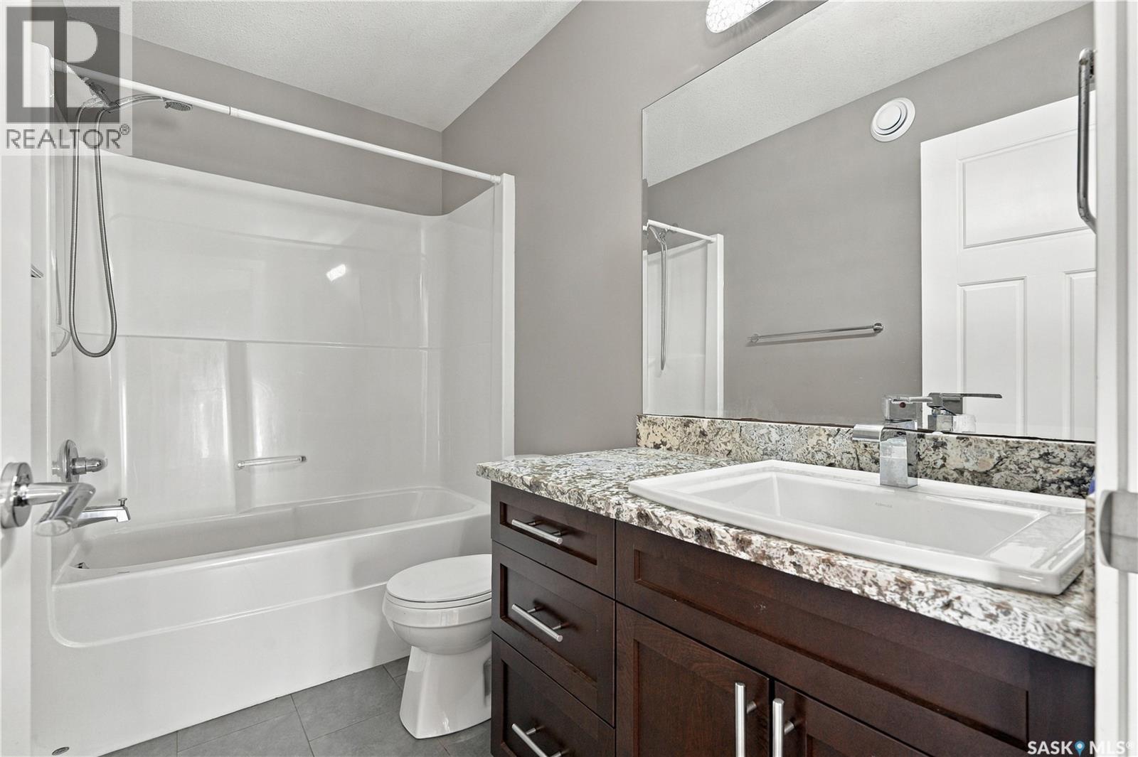 411 Hastings Crescent Property Photo 44