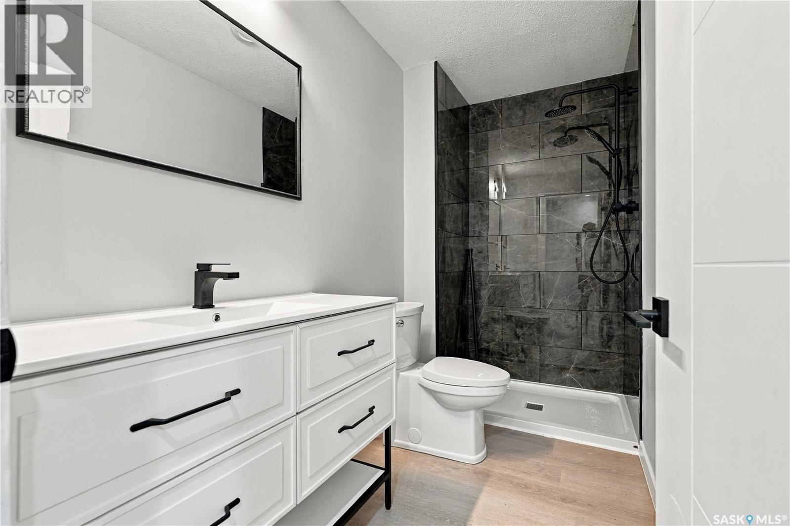 411 Hastings Crescent Property Photo 50