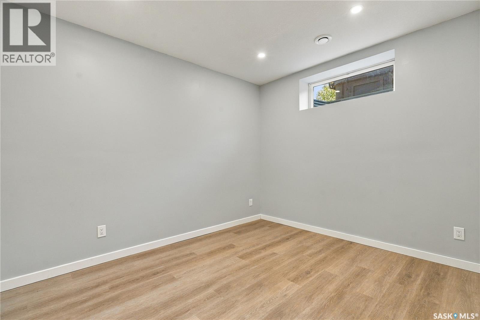 411 Hastings Crescent Property Photo 56