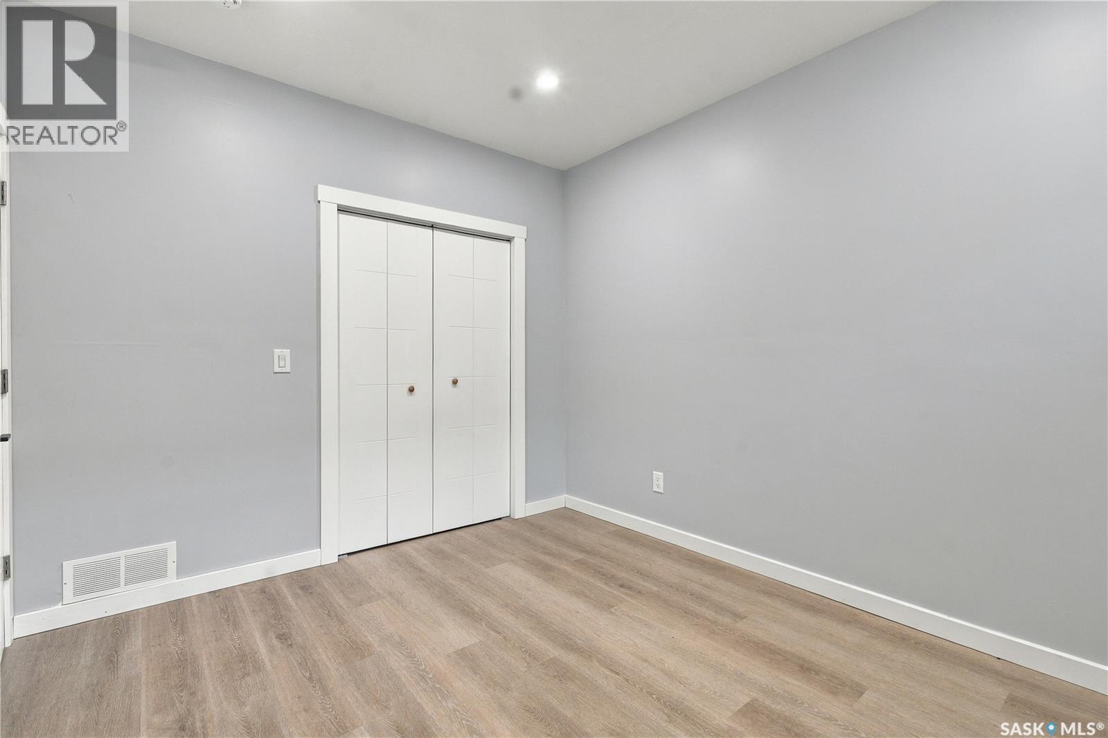 411 Hastings Crescent Property Photo 57