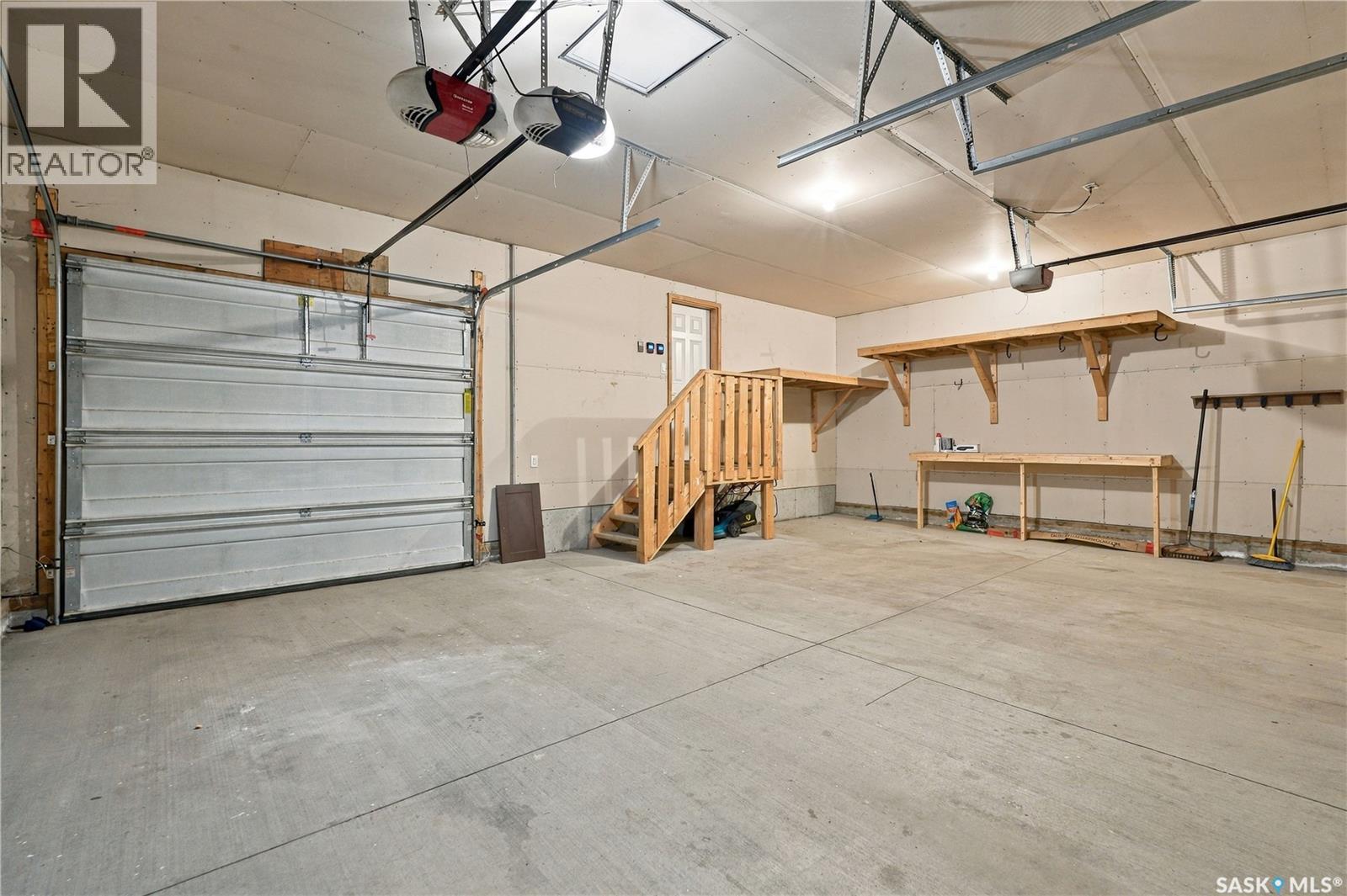 411 Hastings Crescent Property Photo 60