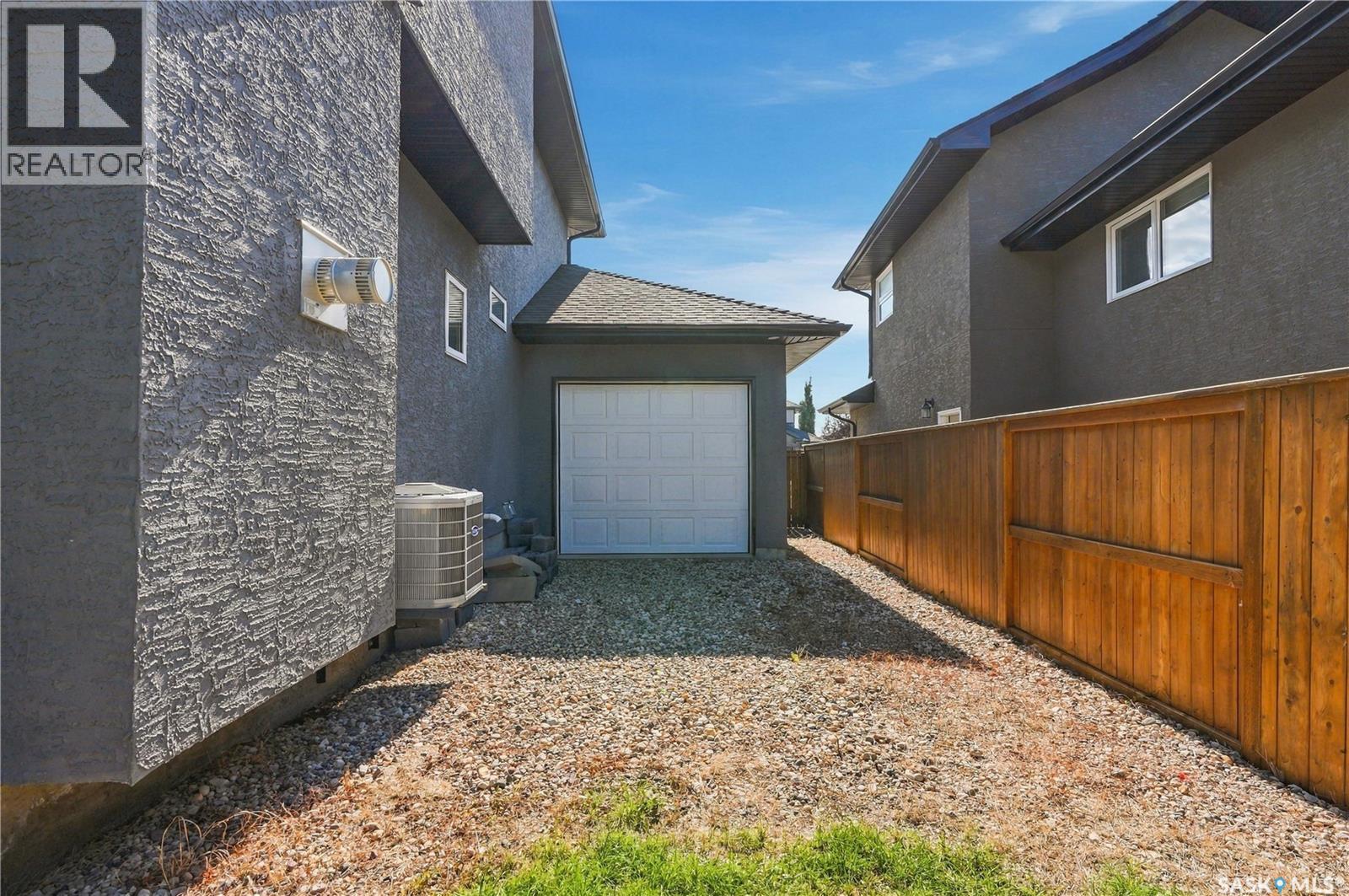 411 Hastings Crescent Property Photo 68