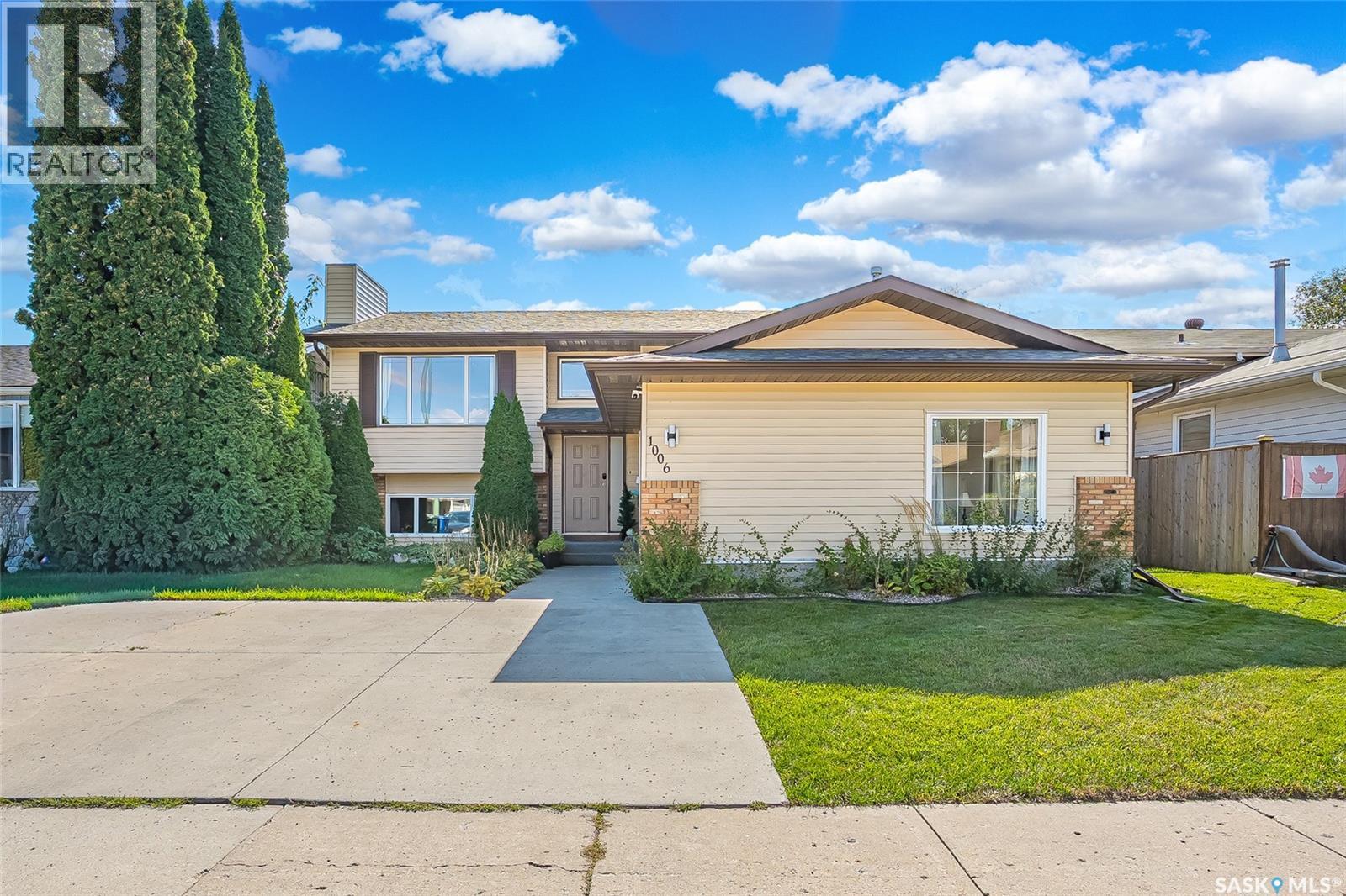 1006 Whitewood Crescent Property Photo 1