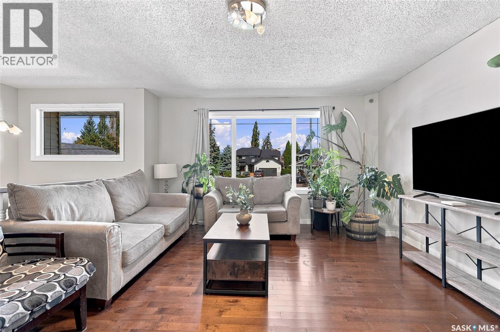1006 Whitewood Crescent Property Photo 4