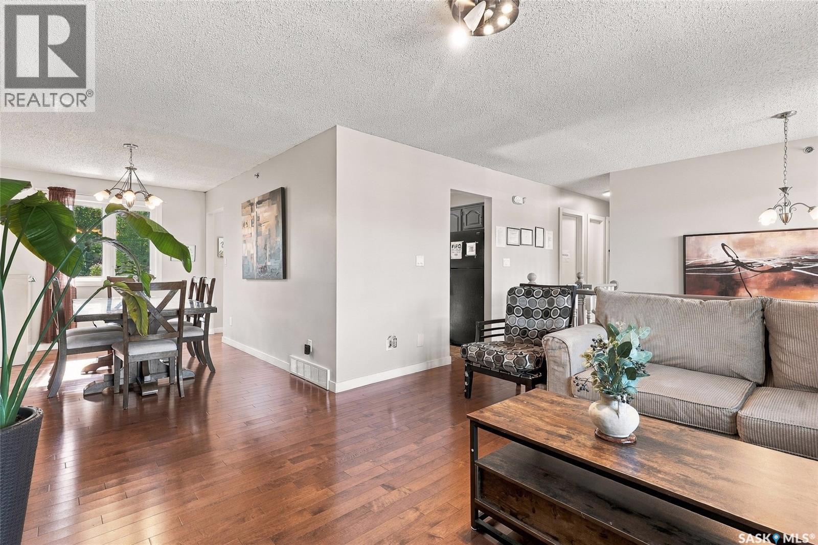 1006 Whitewood Crescent Property Photo 6